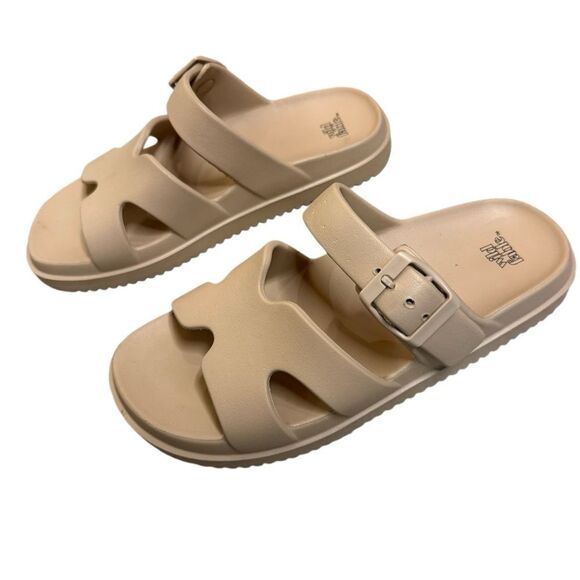 Wild Fable Cream Sandals - Picture 3 of 4